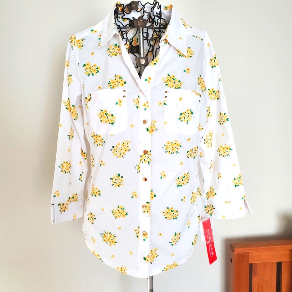 Coral Bay Women’s , 3/4 sleeve button front blouse Size Small